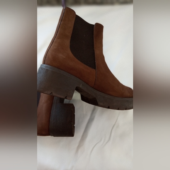 Shoes - Picture 7 of 8